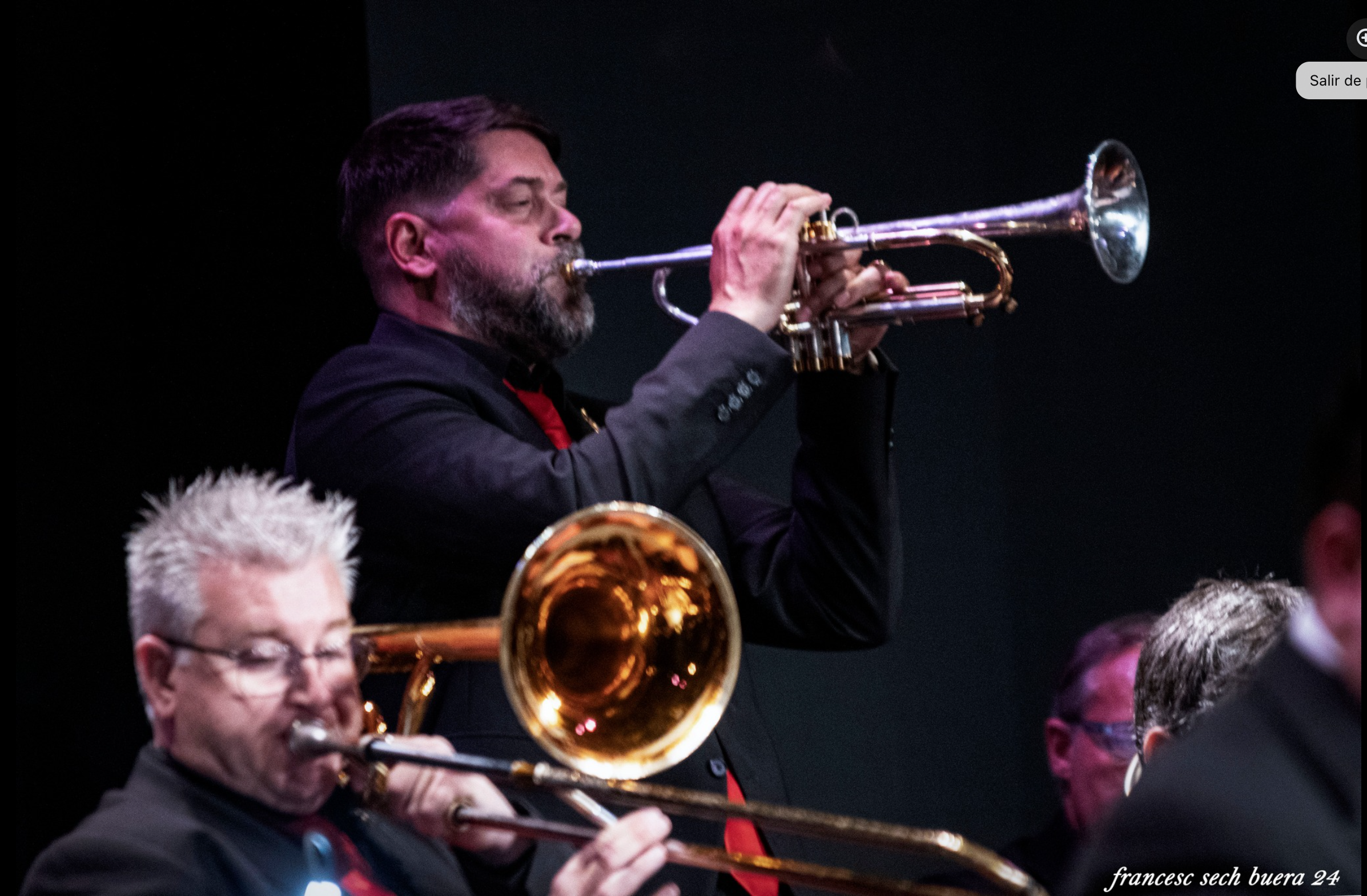 Josué García, professor de trompeta jazz a Tarragona, tocant en directe amb la seva banda – JG Trumpet Academy